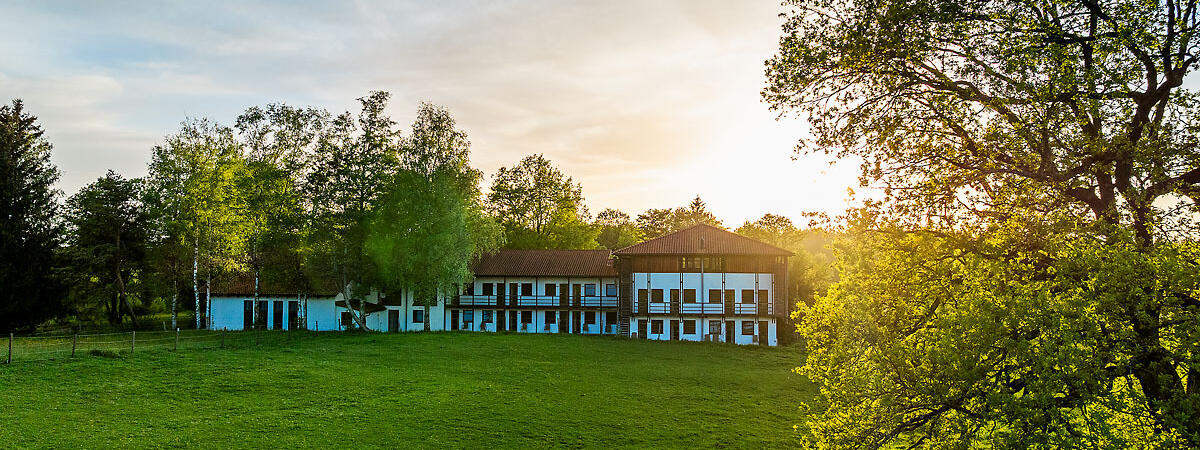 ZIST Gebäude im Sonnenuntergang Gegenlicht