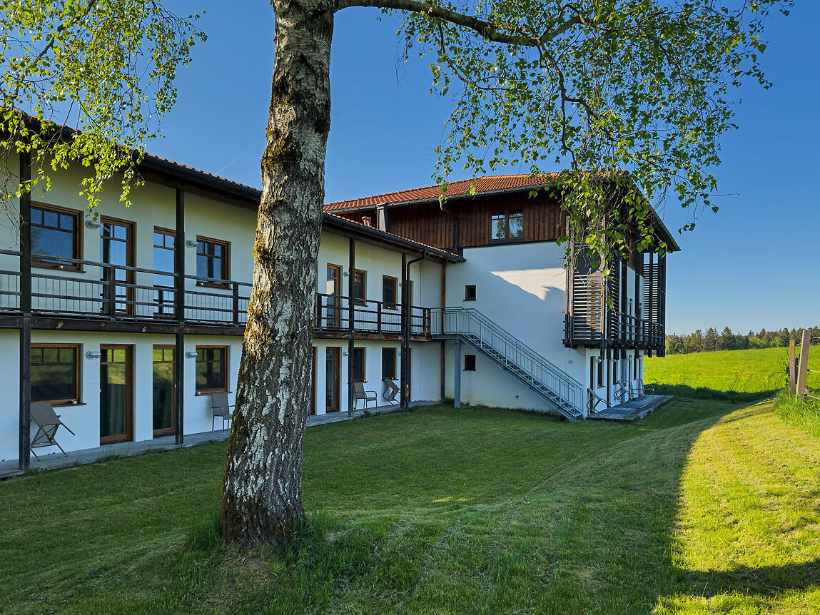 ZIST Neubau vor blauem Himmel