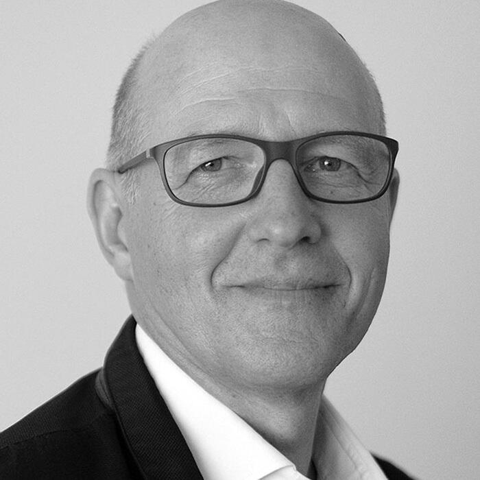 Michael Bachg ist Psychologischer Psychotherapeut sowie Kinder- und Jugendlichen-Psychotherapeut, Supervisor, Ausbilder, Begründer der Methode Feeling-Seen, Leiter des Feeling-Seen Institut und des Albert Pesso Institut.