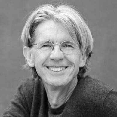 Volker Buchwald ist Golf- und Meditationslehrer und ausgebildet in Be­wusstseinsarbeit. Er forscht zusammen mit seiner Frau Ela Buchwald auf dem Gebiet von Liebe und Entspannter Sexualität und arbeitet als Coach, Seminarleiter und Autor zu diesem Thema.