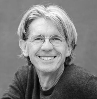 Volker Buchwald ist Golf- und Meditationslehrer und ausgebildet in Be­wusstseinsarbeit. Er forscht zusammen mit seiner Frau Ela Buchwald auf dem Gebiet von Liebe und Entspannter Sexualität und arbeitet als Coach, Seminarleiter und Autor zu diesem Thema.
