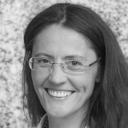 Sonja Weißbacher, Dr. phil., Sozial- und Gesundheitspädagogin, HeartMath-Coach, Aikido- und Taekwondo-Lehrerin, Autorin und Expertin für Selbstbehauptung und -verteidigung.