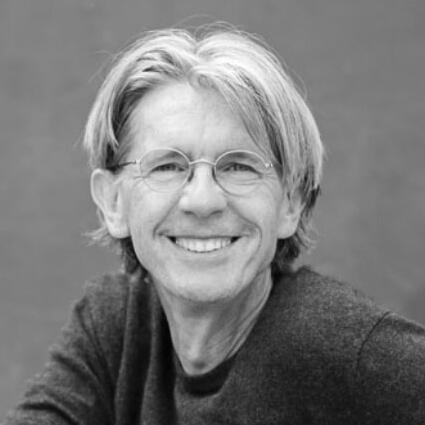 Volker Buchwald ist Golf- und Meditationslehrer und ausgebildet in Be­wusstseinsarbeit. Er forscht zusammen mit seiner Frau Ela Buchwald auf dem Gebiet von Liebe und Entspannter Sexualität und arbeitet als Coach, Seminarleiter und Autor zu diesem Thema.