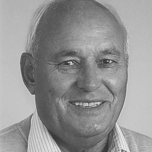 Joachim Vieregge, Körperpsychotherapeut, Heilpraktiker und ehemaliger Lehrer, spezialisiert auf Core-Energetik, Shiatsu und Etherikos, mit langjähriger Praxis und Lehrtätigkeit.