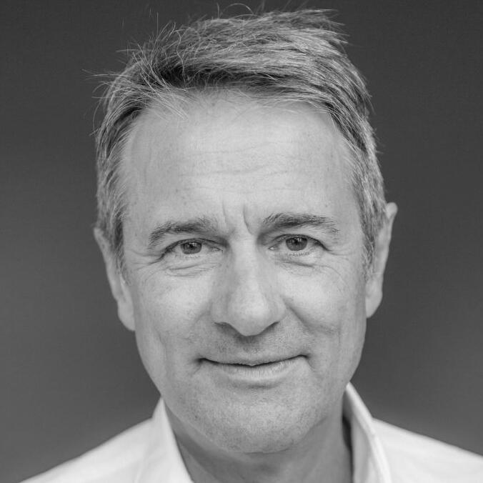 Michael Mokrus, Therapeut und NARM-Ausbilder, kombiniert Körperpsychotherapie, Achtsamkeit und Psychodynamik für nachhaltige Veränderungsprozesse.