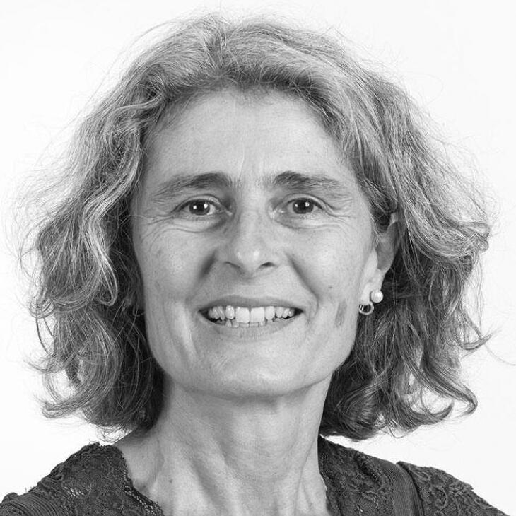 Karin Enz Gerber, Stimm- und Rhythmuspädagogin, TaKeTiNa-Lehrerin, Polarity-Therapeutin, verbindet Musik, Körperarbeit und Therapie für Selbstausdruck.