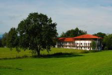 ZIST Hauptgebäude im Sommer